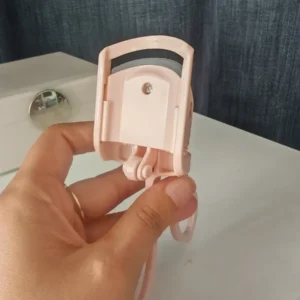 Rizador de pestaña eléctrico rosado reverso.